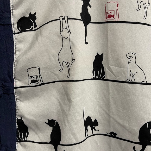 Cat Lovers Asian style navy/ white cat print top. - Picture 4 of 6
